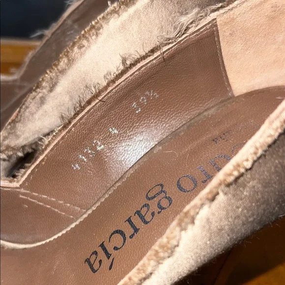 Pedro Garcia Crystal Satin Black and Tan Peep-Toe Heels w/Velvet Bows - Sz. 39.5 - Picture 5 of 9